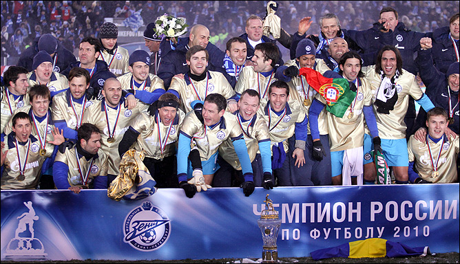 Золотые майки и чемпионский Кубок