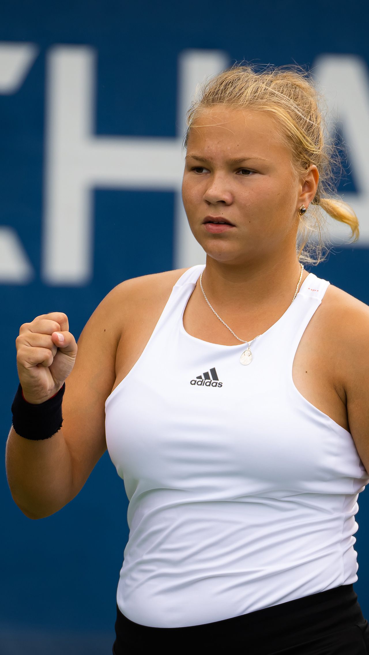 На недавно прошедшем Australian Open спортсменка с ходу пробилась во второй круг, одержав победу в стартовом матче во взрослом туре.