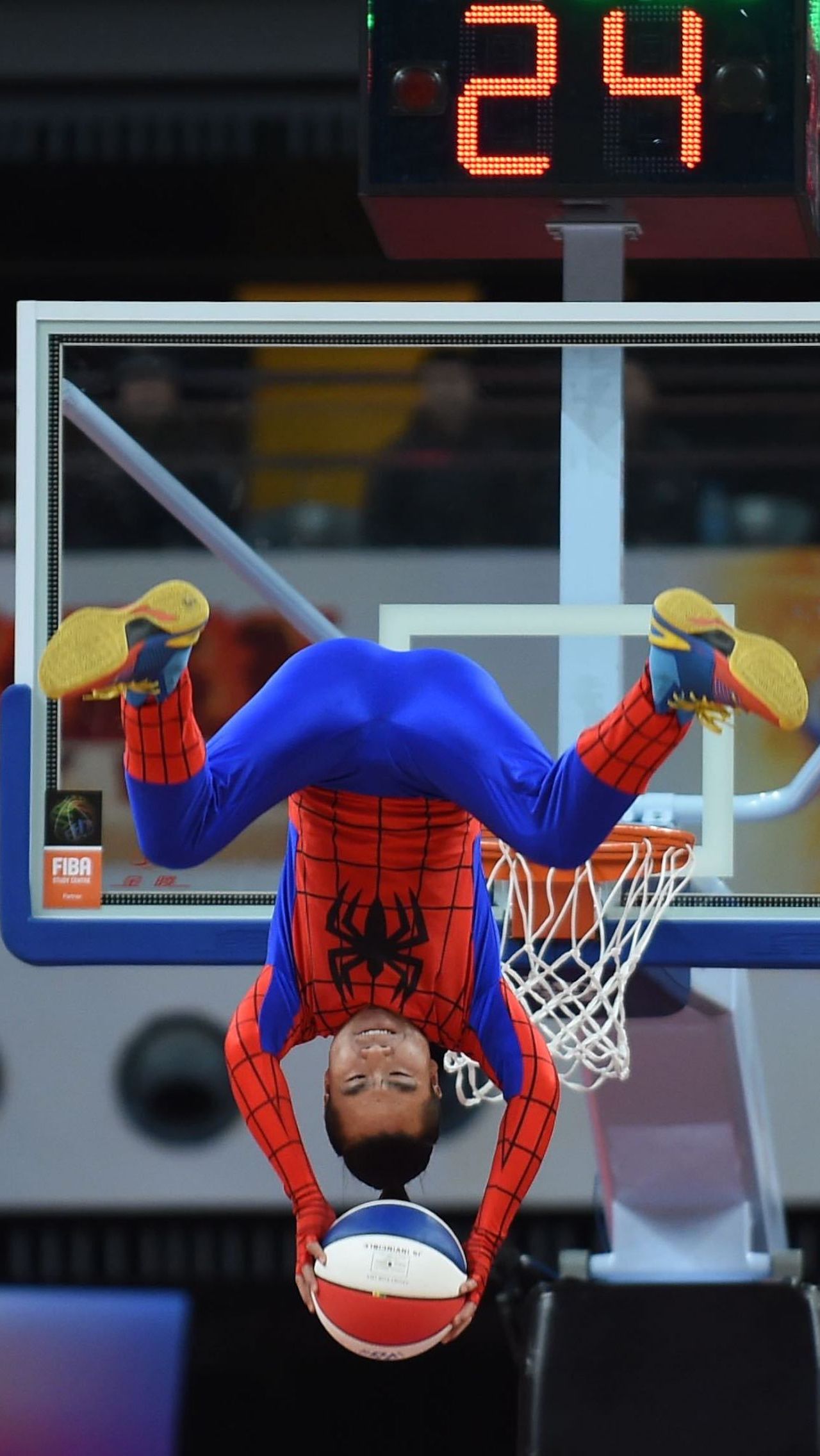 🕷🏀 Данк от Человека-паука! Видео