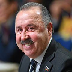 Валерий Газзаев