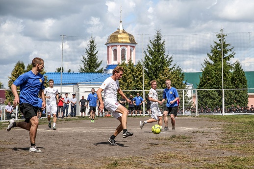 Матч на фоне куполов. Кокорин с Мамаевым душевно сыграли в футбол