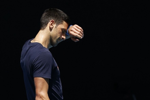 Даже не верится. Джоковича выгнали из Мельбурна прямо перед стартом Australian Open — 2022