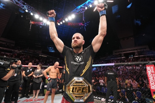 Прохазка задушил лучшего джитсера и стал чемпионом UFC! Мы увидели драму года