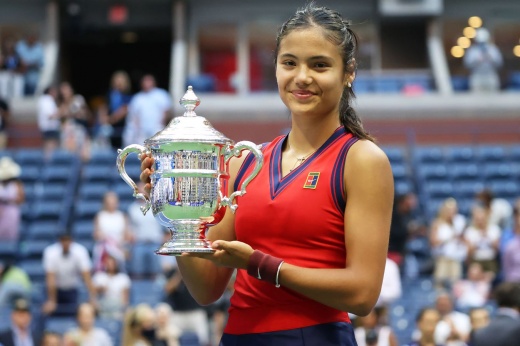 Невероятно! 18-летняя Эмма Радукану выиграла в финале US Open у своей ровесницы