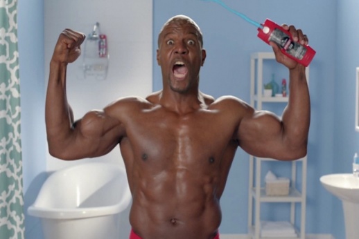 Почему актёр из рекламы Old Spice всё ещё в форме, хотя ему уже за 50?