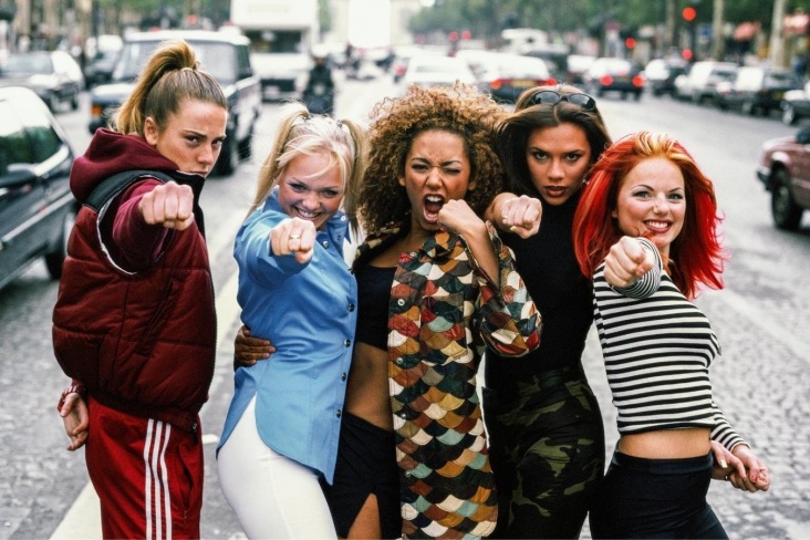 Спортивный стиль Мелани Си и группы Spice Girls