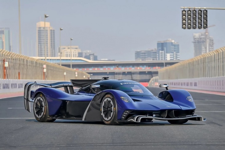 Aston Martin Valkyrie AMR Pro