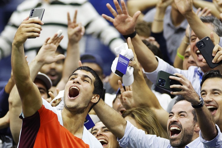 Алькарас с фанатами на US Open