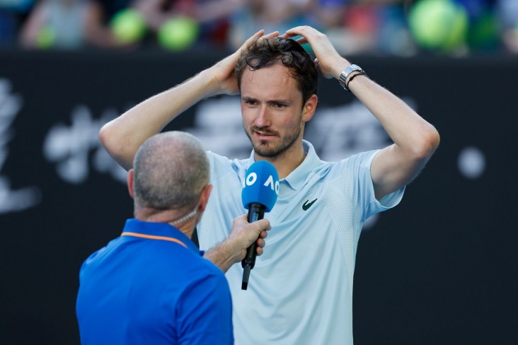 Медведев спасся от провала на Australian Open