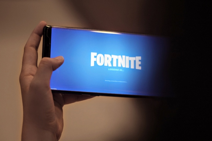 Fortnite удалили из магазинов Apple и Google